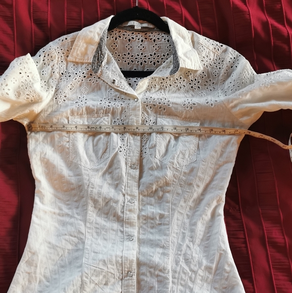 Guess button top - Picture 6 of 8